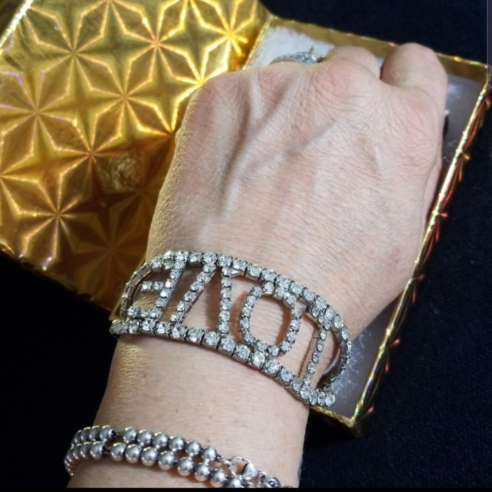LOVE BRACELET - Picture 3 of 4